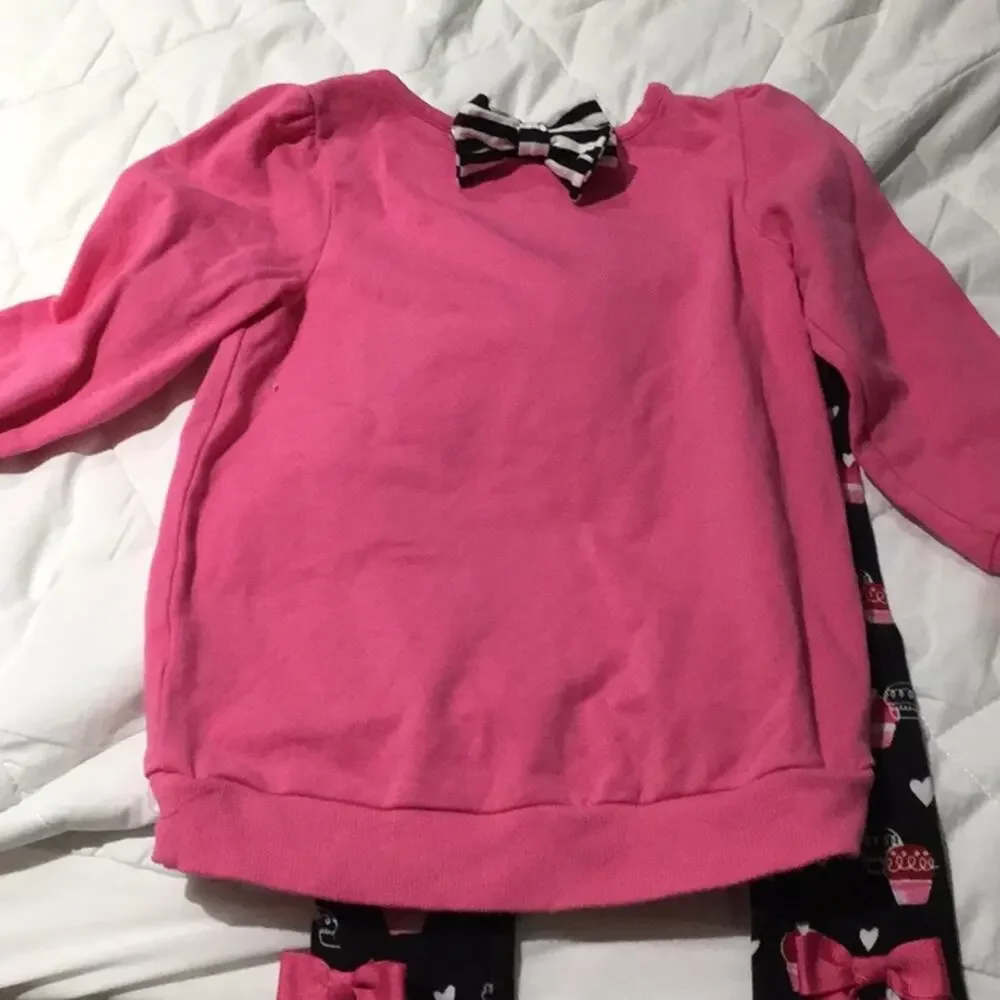 Dog sweatshirt w/cupcake leggings